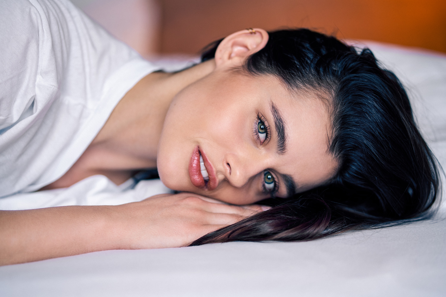 Portrait von Bianca im Hotel – Natürliche Schönheit eingefangen von Johannes Schuller, Portraitfotograf aus Ried i.I.-Oberösterreic