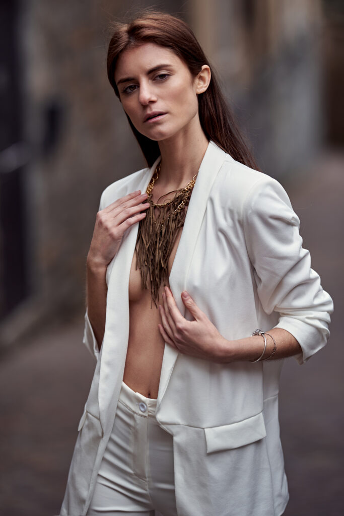 Portrait von Chiara in Triest, Italien – Natürliche Schönheit und sinnlicher Stil, aufgenommen von Johannes Schuller, Portraitfotograf aus Ried i.I., Oberösterreich